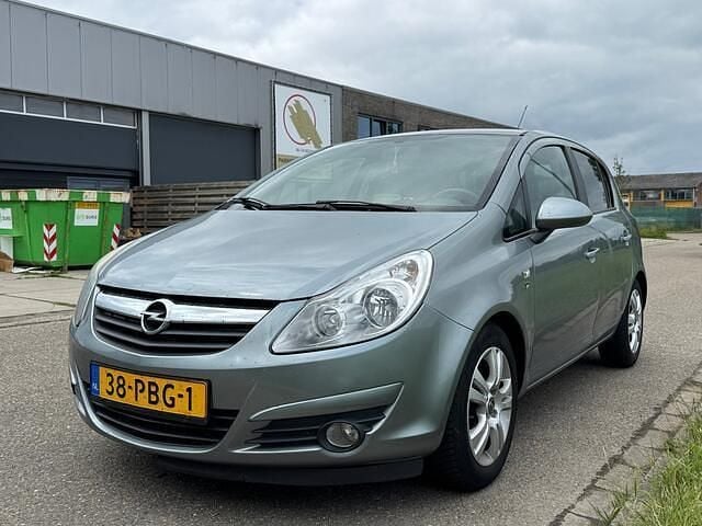 Grijs Gebruikt 2011 Opel Corsa Edition Hatchback | € 1.250 (Eerlijke prijs) - Afbeelding 1/4