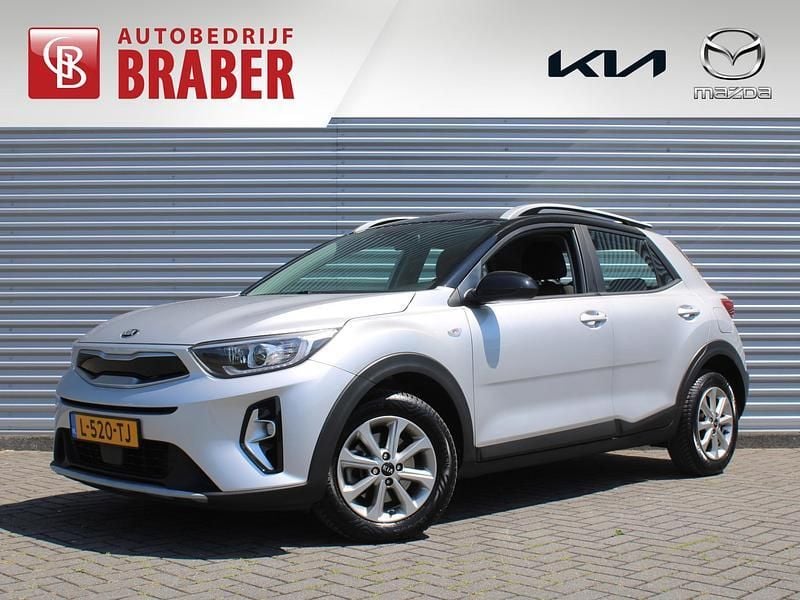 Grijs Gebruikt 2021 Kia Stonic SUV | € 16.495 (Eerlijke prijs) - Afbeelding 1/4