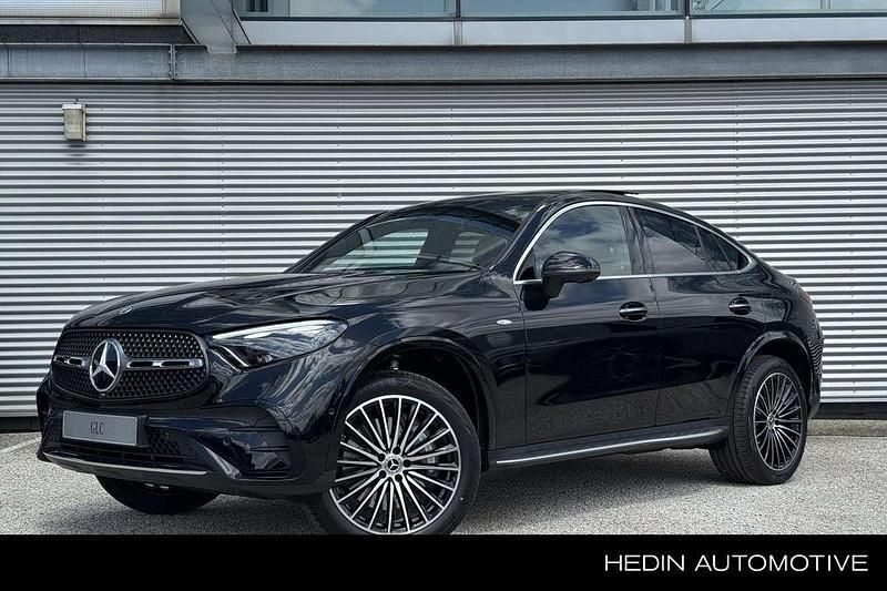 Zwart, metallic lak Nieuw 2025 Mercedes GLC300e Sport Edition Coupé | € 88.445 (Eerlijke prijs) - Afbeelding 1/4
