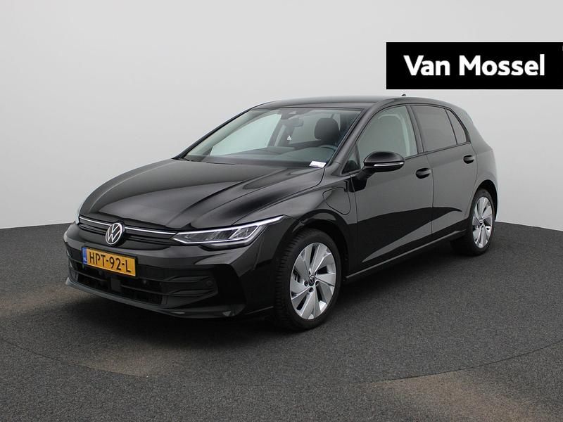 Zwart Occasion 2025 VW Golf VIII Edition Hatchback | € 33.900 (Eerlijke prijs) - Afbeelding 1/4