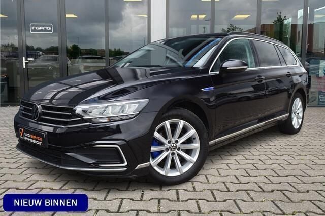 Zwart Gebruikt 2020 VW Passat Business Stationwagen | € 20.900 (Goede deal) - Afbeelding 1/4