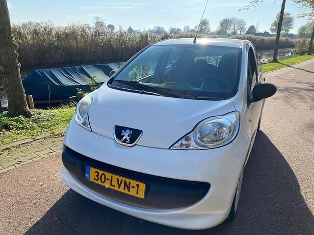 Wit Gebruikt 2010 Peugeot 107 Hatchback | € 1.650 (Goede deal) - Afbeelding 1/4