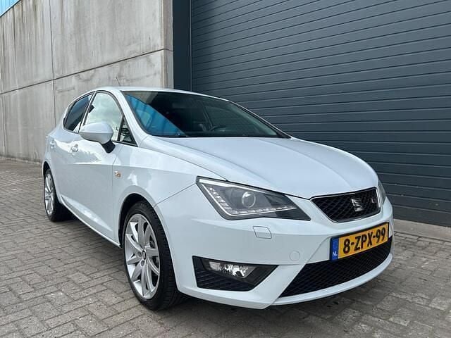 Wit Gebruikt 2015 Seat Ibiza FR Hatchback | € 6.999 (Eerlijke prijs) - Afbeelding 1/4