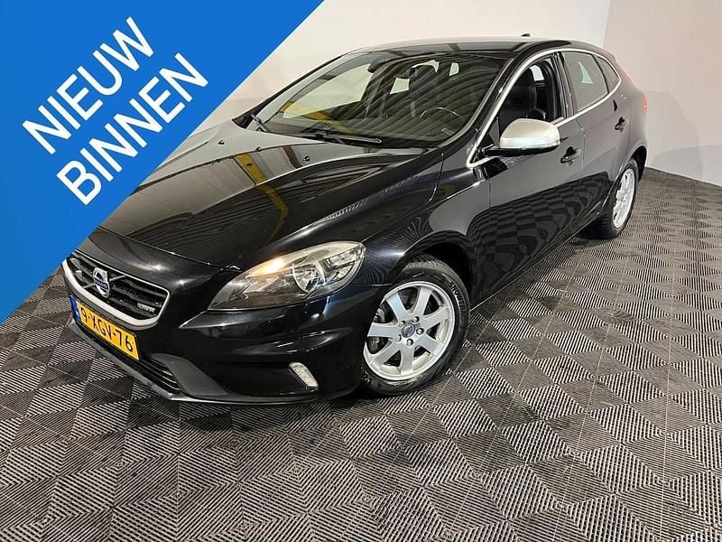 Zwart Occasion 2014 Volvo V40 Business Edition Hatchback | € 5.350 (Goede deal) - Afbeelding 1/4