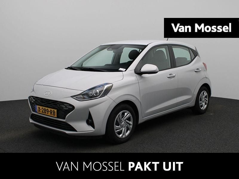 Grijs Gebruikt 2024 Hyundai i10 Premium Hatchback | € 16.940 (Eerlijke prijs) - Afbeelding 1/3