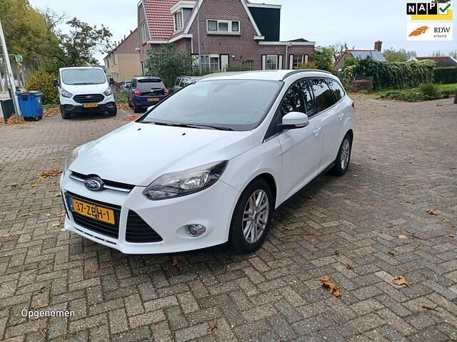 Wit Gebruikt 2012 Ford Focus Titanium Stationwagen | € 4.995 (Eerlijke prijs) - Afbeelding 1/4