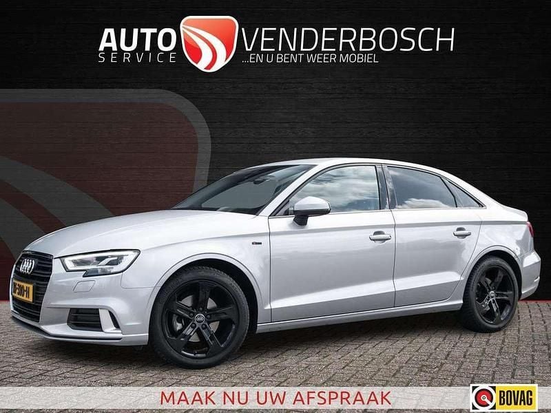 Grijs Gebruikt 2019 Audi A3 Sport Sedan | € 20.790 (Goede deal) - Afbeelding 1/4