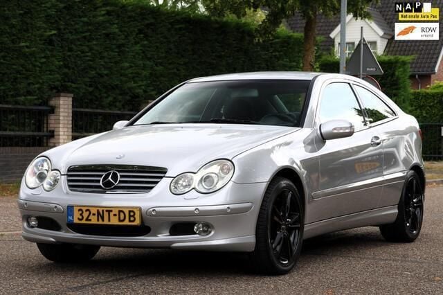 Grijs Gebruikt 2004 Mercedes C180 Coupé | € 3.395 (Eerlijke prijs) - Afbeelding 1/4