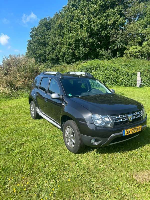 Zwart Gebruikt 2015 Dacia Duster Lauréate SUV | € 7.950 (Eerlijke prijs) - Afbeelding 1/4