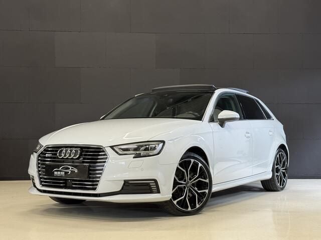 Wit, metallic lak Gebruikt 2016 Audi A3 Sportback Premium Hatchback | € 14.950 (Iets duurder) - Afbeelding 1/4