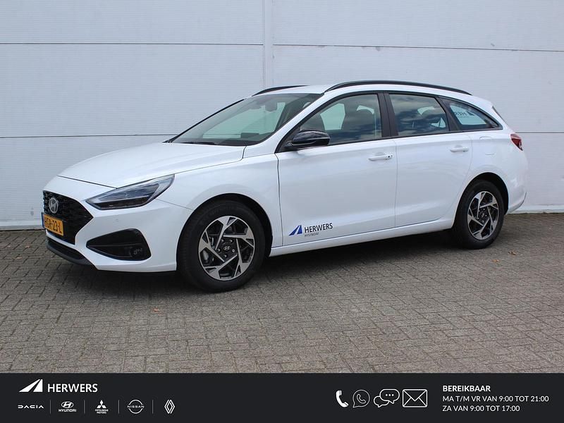 Wit Gebruikt 2025 Hyundai i30 Comfort Stationwagen | € 32.835 - Afbeelding 1/4