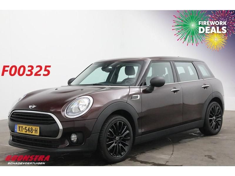 Rood (metallic) Gebruikt 2016 Mini One Clubman Business Stationwagen | € 8.950 (Eerlijke prijs) - Afbeelding 1/4