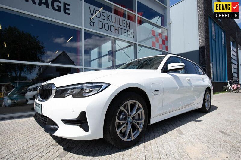 Wit Gebruikt 2022 BMW 330e Shadowline Stationwagen | € 34.450 (Super prijs) - Afbeelding 1/4