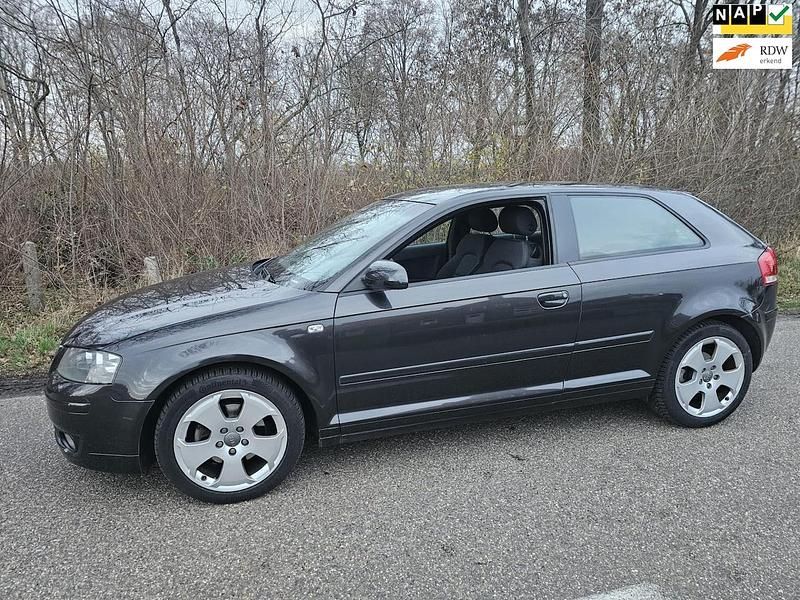 Grijs Gebruikt 2007 Audi A3 Ambition Hatchback | € 2.250 (Eerlijke prijs) - Afbeelding 1/4