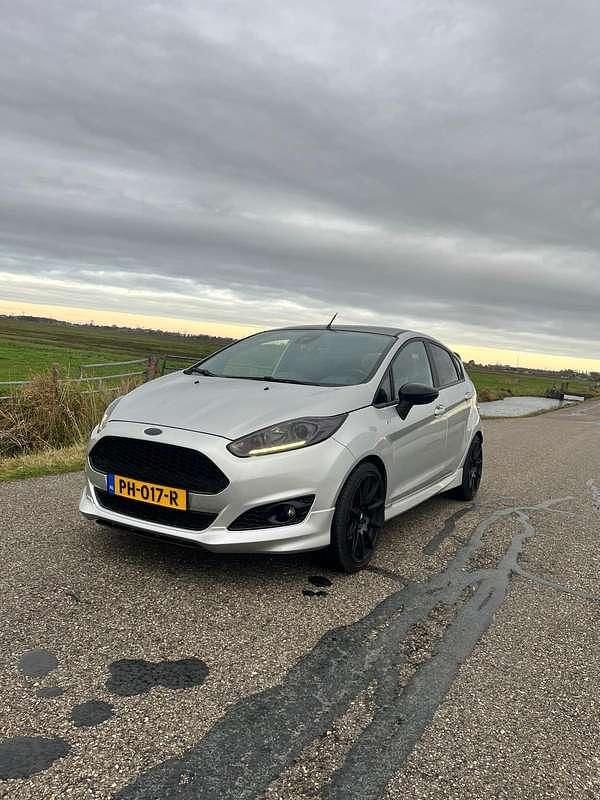 Grijs Occasion 2017 Ford Fiesta ST-Line Hatchback | € 8.750 (Eerlijke prijs) - Afbeelding 1/4