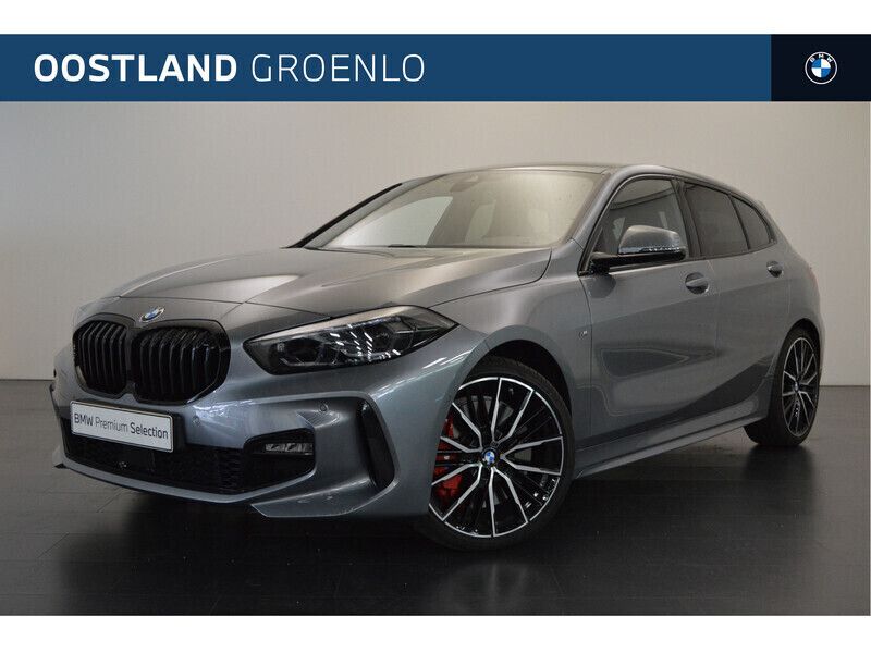 Grijs Gebruikt 2024 BMW 118 Comfort Edition Hatchback | € 38.450 (Eerlijke prijs) - Afbeelding 1/4