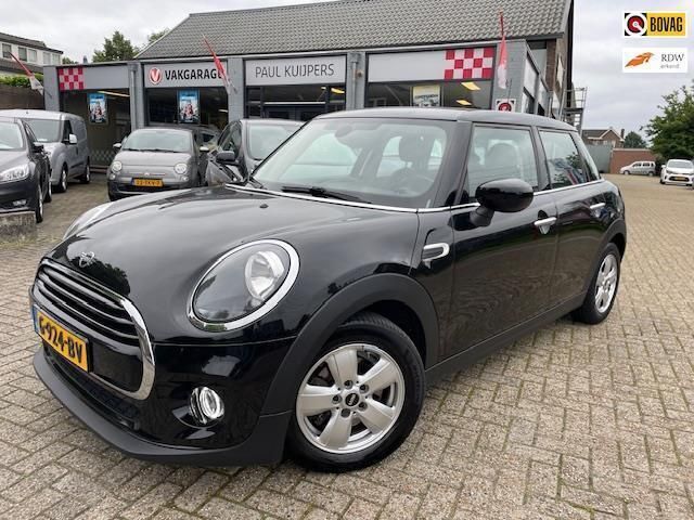 Zwart Gebruikt 2019 Mini Cooper Hatchback | € 16.950 (Goede deal) - Afbeelding 1/4