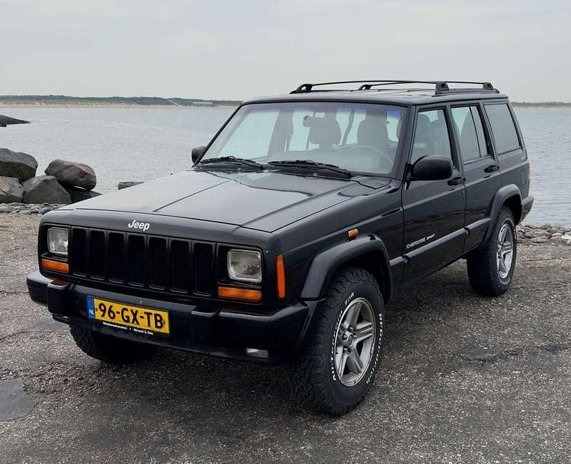 Zwart Gebruikt 2001 Jeep Cherokee SUV | € 13.450 (Goede deal) - Afbeelding 1/4