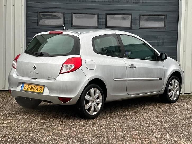 Occasion Renault Clio II 112 PK (82 kW) 2010