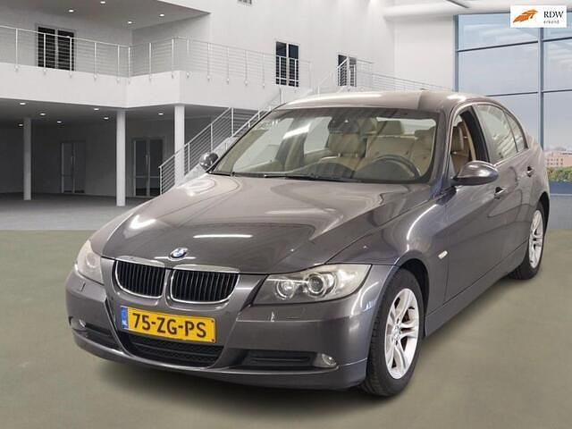 Grijs Gebruikt 2008 BMW 318 Sedan | € 3.250 (Goede deal) - Afbeelding 1/4