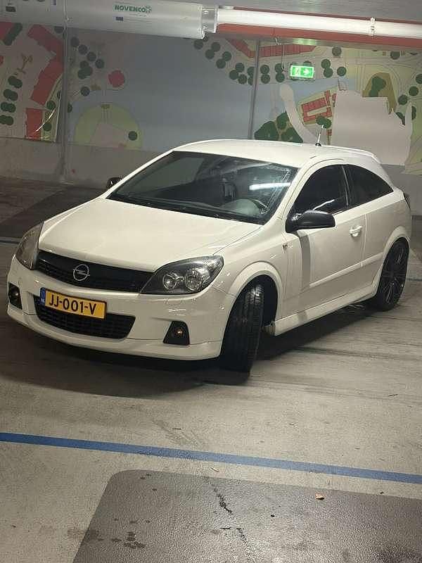 Occasion Opel Astra Sport 116 PK (85 kW) 2009 Wit Coupé