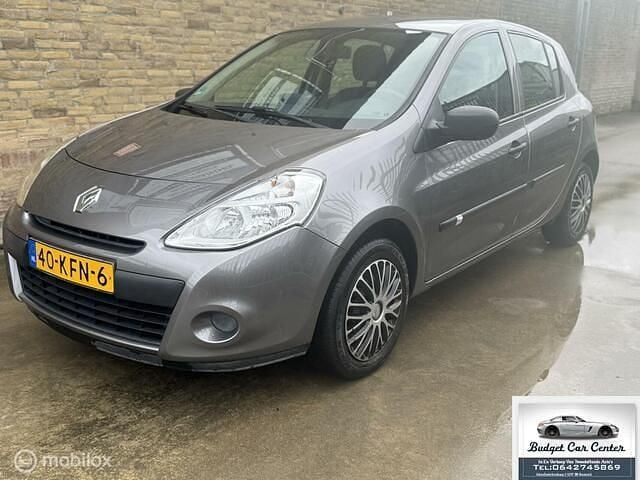 Grijs Gebruikt 2009 Renault Clio II Dynamique Hatchback | € 2.295 (Eerlijke prijs) - Afbeelding 1/4
