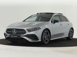 Licht hightechzilver metallic Gebruikt 2025 Mercedes 180 Edition Sedan | € 39.495 - Afbeelding 1/4