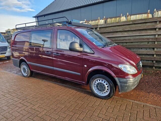 Rood Gebruikt 2005 Mercedes Vito MPV | € 5.950 - Afbeelding 1/4