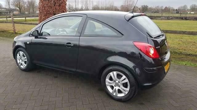 Occasion Opel Corsa Edition 95 PK (69 kW) 2012 Zwart Hatchback