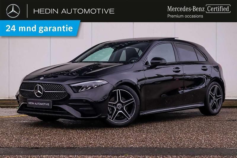 Zwart Gebruikt 2025 Mercedes A180 AMG line Hatchback | € 39.900 (Duur) - Afbeelding 1/4