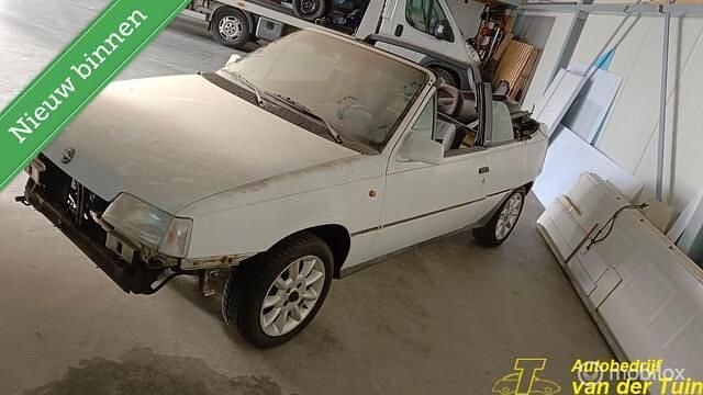 Overige Occasion 1986 Opel Kadett Cabriolet | € 500 - Afbeelding 1/4