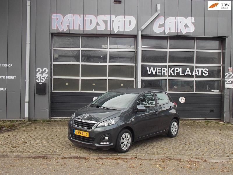 Grijs Gebruikt 2018 Peugeot 108 Active Hatchback | € 7.750 (Eerlijke prijs) - Afbeelding 1/4