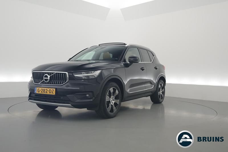 Zwart Gebruikt 2019 Volvo XC40 Inscription SUV | € 34.900 (Eerlijke prijs) - Afbeelding 1/4