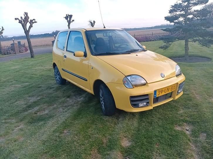 Occasion Fiat Seicento 54 PK (39 kW) 2003 Geel Hatchback