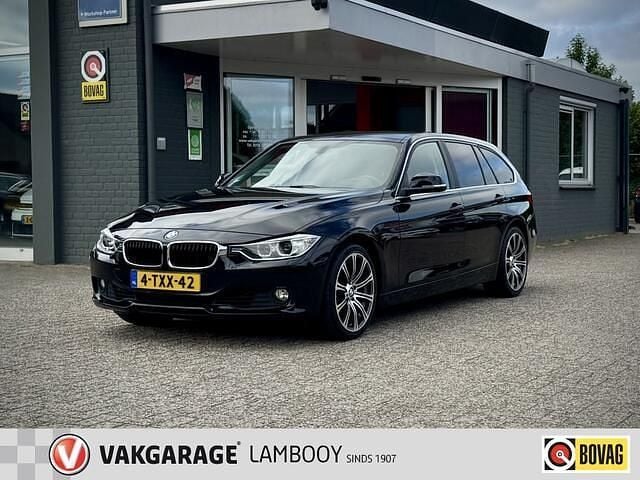 Zwart, metallic lak Gebruikt 2014 BMW 320 Executive Stationwagen | € 15.850 (Eerlijke prijs) - Afbeelding 1/4