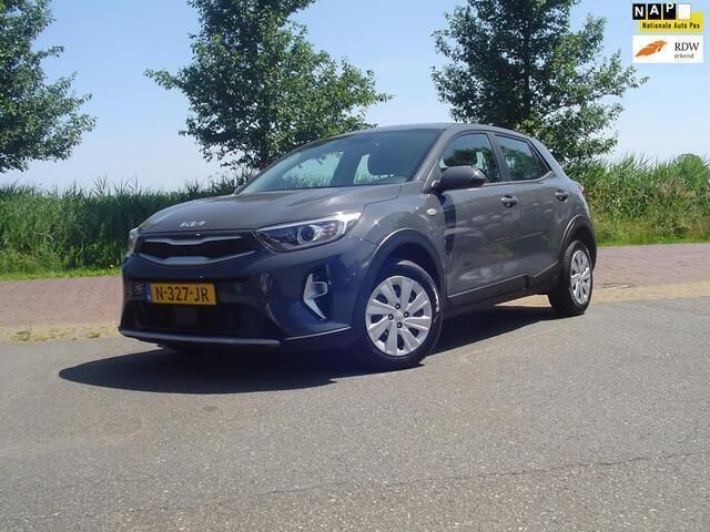 Grijs Gebruikt 2021 Kia Stonic Comfort SUV | € 15.400 (Eerlijke prijs) - Afbeelding 1/4