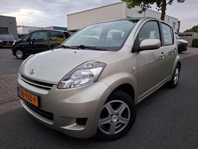 Geel Gebruikt 2010 Daihatsu Sirion Hatchback | € 1.495 (Super prijs) - Afbeelding 1/4