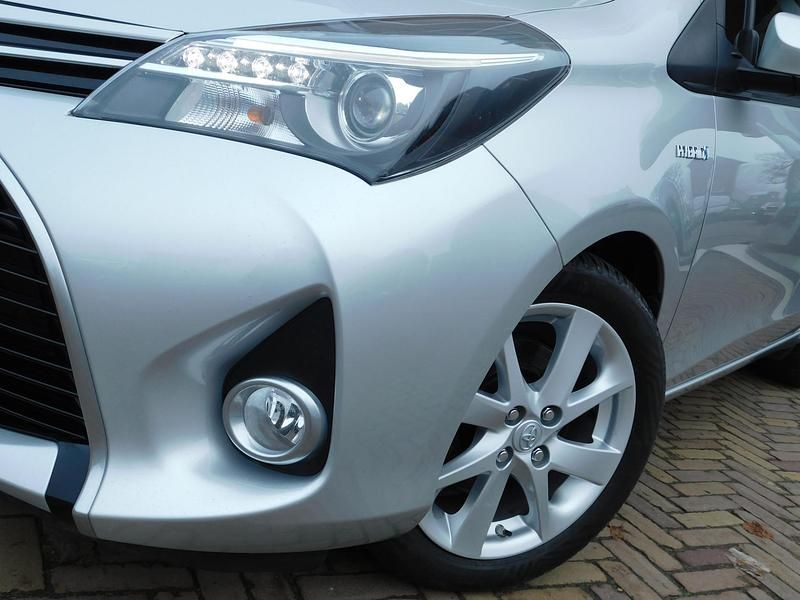 Occasion Toyota Yaris Hybrid 75 PK (55 kW) 2015 Grijs Hatchback