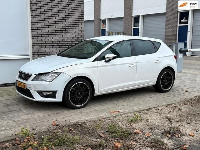 Wit Occasion 2013 Seat Leon FR Hatchback | € 3.499 (Super prijs) - Afbeelding 1/4