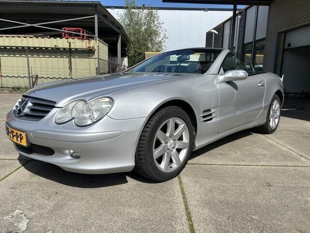 Grijs, metallic lak Gebruikt 2005 Mercedes SL350 Cabriolet | € 9.950 (Duur) - Afbeelding 1/4