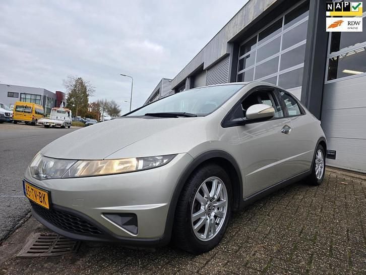 Beige Gebruikt 2007 Honda Civic Comfort Hatchback | € 4.950 (Goede deal) - Afbeelding 1/4