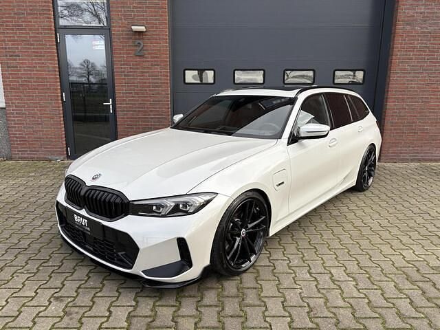 Occasion BMW 330 Executive 184 PK (135 kW) 2022 Wit Stationwagen