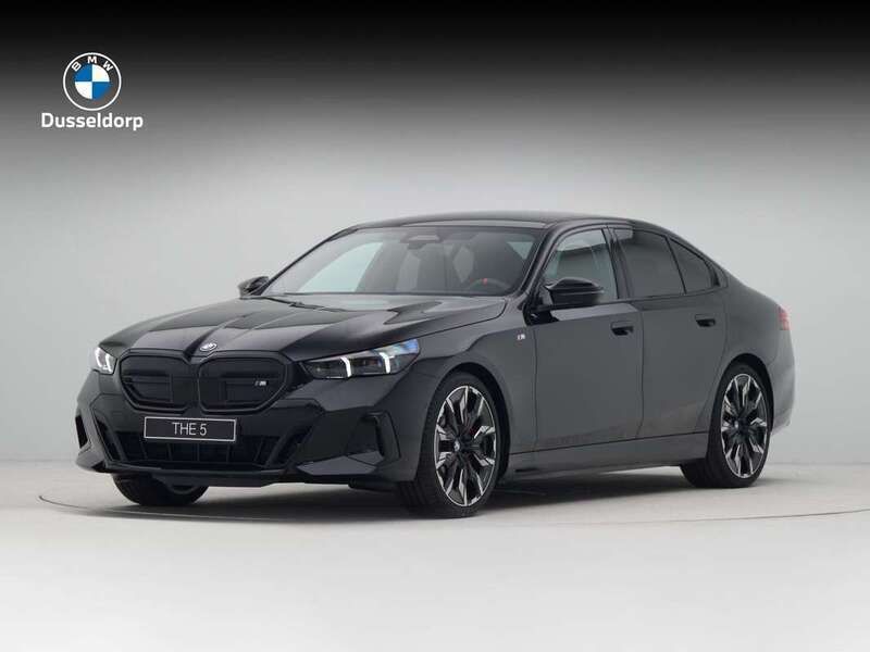 Zwart Nieuw 2025 BMW i5 Comfort Edition Sedan | € 123.572 - Afbeelding 1/4