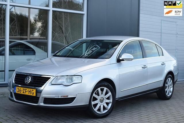 Grijs Gebruikt 2008 VW Passat Comfortline Sedan | € 2.750 (Eerlijke prijs) - Afbeelding 1/4