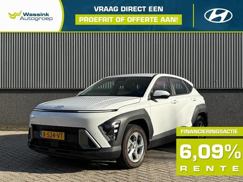 Wit Occasion 2024 Hyundai Kona Comfort SUV | € 28.940 (Eerlijke prijs) - Afbeelding 1/4