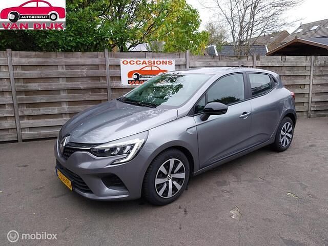 Grijs Gebruikt 2023 Renault Clio V Equilibre Hatchback | € 14.900 (Eerlijke prijs) - Afbeelding 1/4