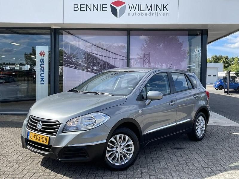 Grijs Gebruikt 2014 Suzuki SX4 S-Cross SUV | € 10.990 (Eerlijke prijs) - Afbeelding 1/4