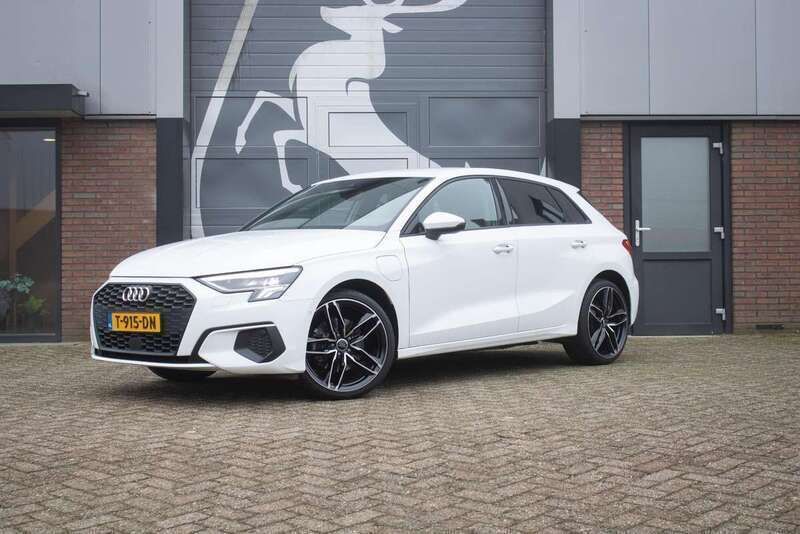 Wit Gebruikt 2021 Audi A3 Sportback e-tron Sedan | € 24.490 (Eerlijke prijs) - Afbeelding 1/4