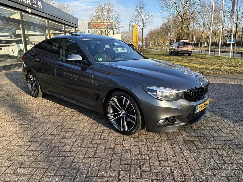 Occasion BMW 320 Executive 184 PK (135 kW) 2018 Grijs Hatchback