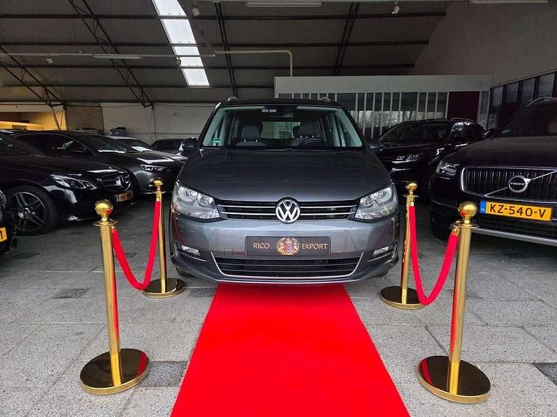 Grijs Occasion 2011 VW Sharan Highline MPV | € 6.666 (Goede deal) - Afbeelding 1/3